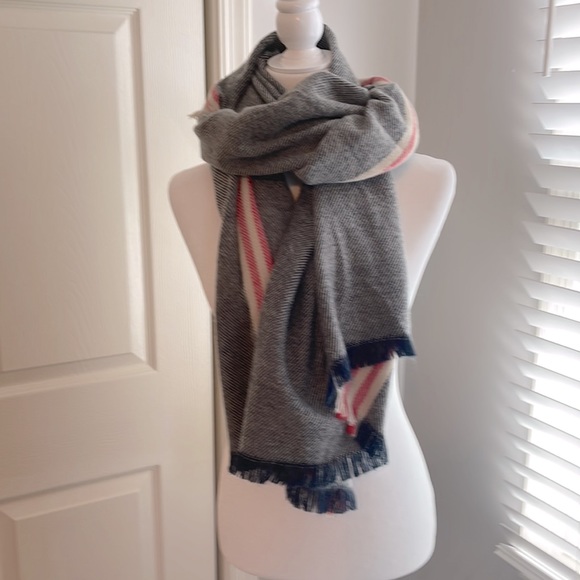 Super Soft Scarf / Shawl - Picture 2 of 3